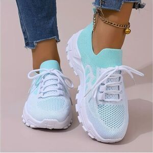 NWT Gorgeous 8.5 Cyan Blue /White 2” Platform Mesh Breathable Cushioned Sneakers